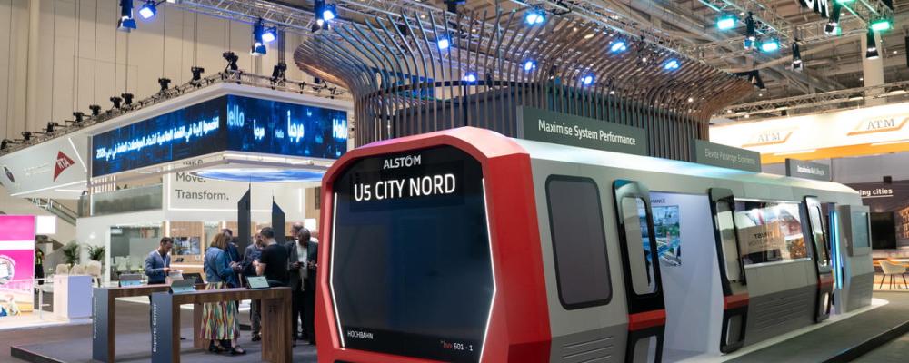 Alstoms monter på UITP Summit 2025 med en modell av det nya tunnelbanetåget DT6 för U-Bahn. Foto: Alstom