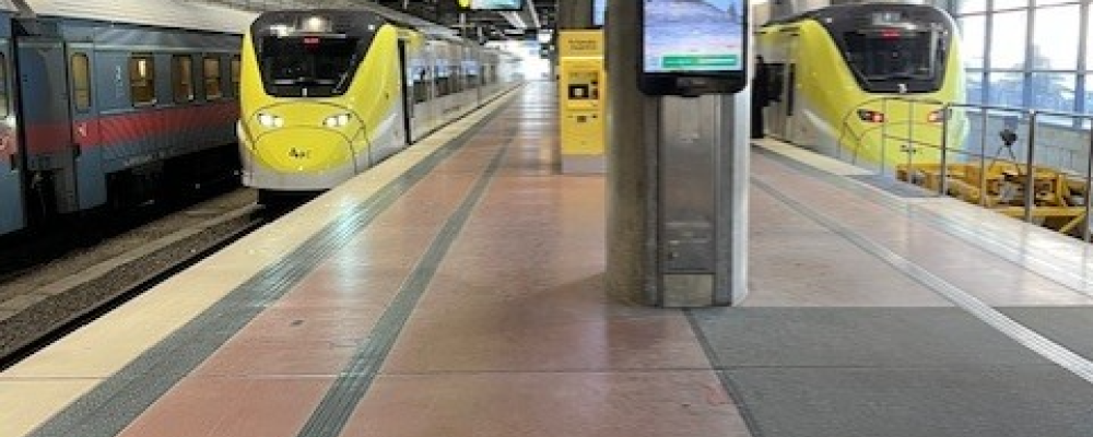 Arlanda Express-tåg vid Stockholm Central. Foto: John Hardwick