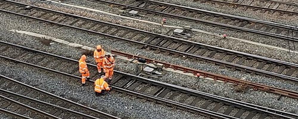 Arbetare från SNCF Réseau på spåren vid Strasbourgs station. Foto: Wikipedia Commons, Kredit: Kevin B