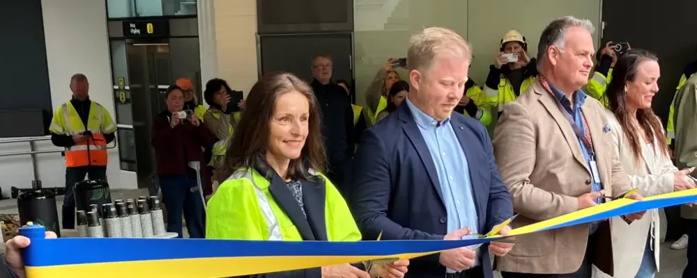 Från vänster till höger i bild: Trafikverkets överdirektör Francisca Ramsberg, Trafikverkets projektledare Niklas Gunnarsson, Jernhusens regionchef Michael Dahlgren samt kommunstyrelsens ordförande Linda Nilsson. Foto: Roger Falk, Trafikverket