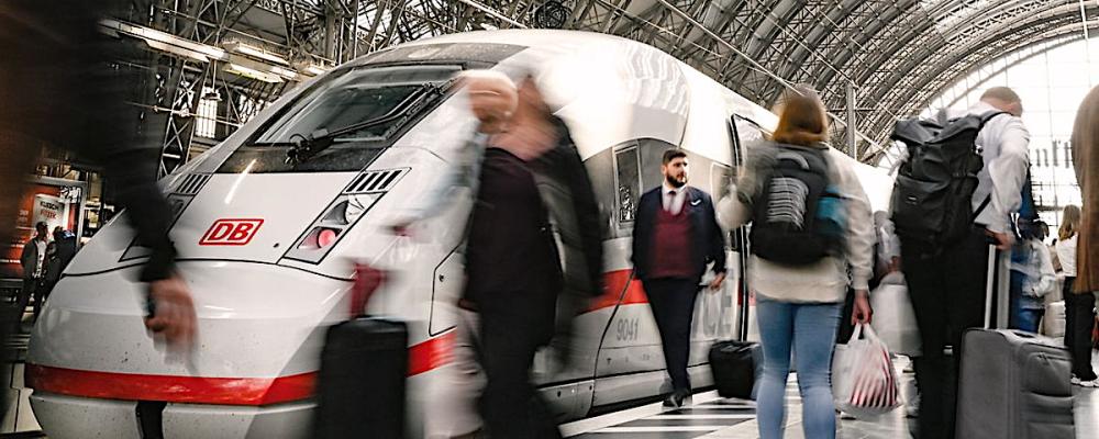 Sträckan Hamburg–Berlin är en av Tysklands viktigaste järnvägskorridorer och används dagligen av både regionaltrafik, höghastighetståg och omfattande godstransporter. Foto: DB