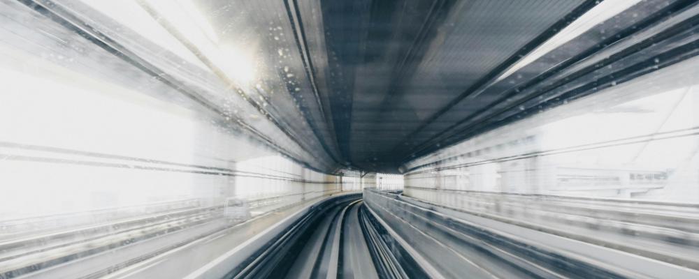 Järnvägsbranschen står inför stora kompetensutmaningar de kommande åren, och behovet av kvalificerad utbildning är fortsatt stort.  Foto: emile guillemot unsplash
