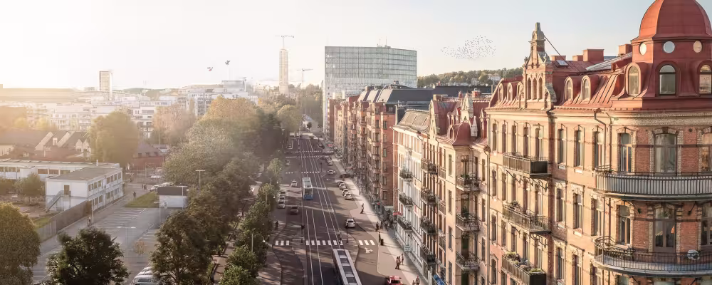 Målet med ombyggnaden av Engelbrektsgatan är - förutom ny spårväg - att skapa en attraktivare stadsmiljö mellan Avenyn och Skånegatan. Visionsbild: Sweco