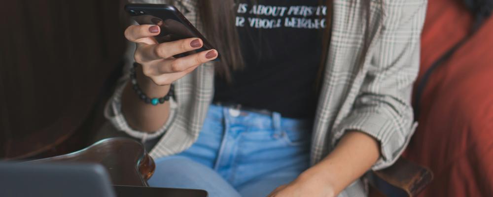 Brister finns fortfarande i mobilnätet på vissa väg- och järnvägssträckor. Foto: fausto sandoval / unsplash