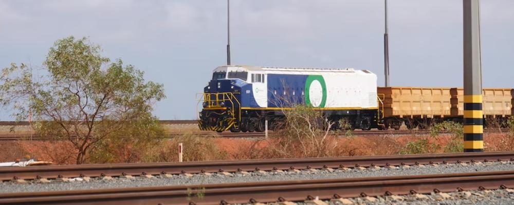 Fortescue uppger att de batterielektriska loken kommer att spara 1 miljon liter diesel per år, men det är bara en bråkdel av de 80 miljoner liter som bolaget förbrukar årligen. Foto: Fortescue