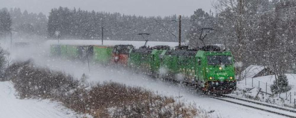 Tågen går oftare i tid och trafiken fungerar mer stabilt efter att bolaget har lagt om hur transporterna planeras och körs, med fasta huvudstråk i stället för mer spridd trafik. Foto: Green Cargo