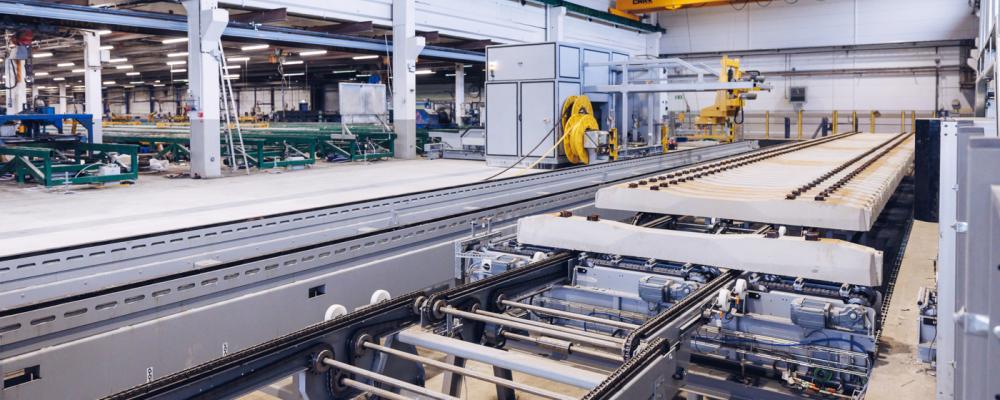 2024 gjordes en stor ombyggnad i Vislanda S-fabriken för tillverkning av huvudspårsliprar och nu gör det nya avtalet att produktionen av växelspårsliprar uppdateras och får större kapacitet. Foto: Heidelberg Materials