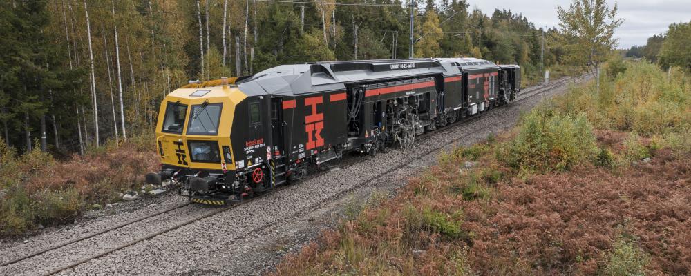 2020 köpte Infrakraft in en spårriktare, nu utökas stallet med två ytterligare maskiner. Foto: Infrakraft