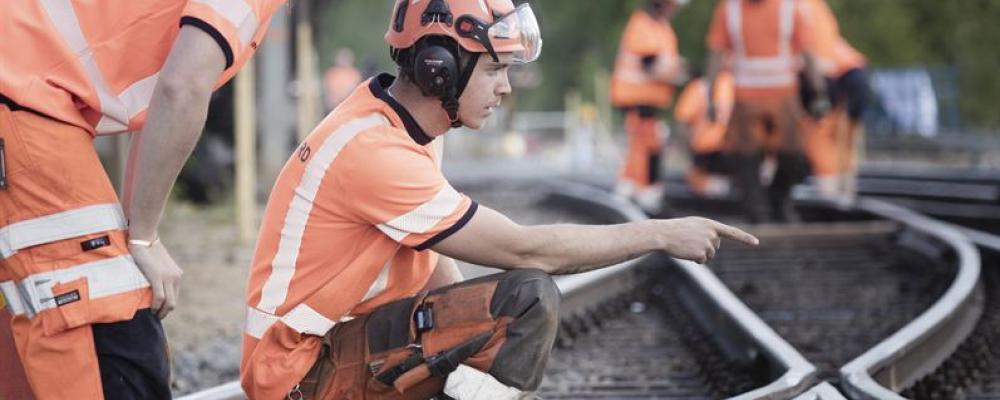 Järnvägstekniker. Foto: Infranord