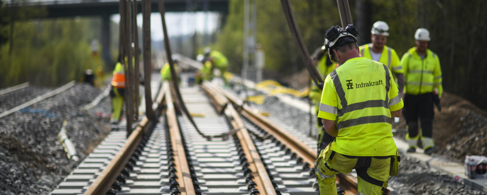 Arbetet med att byta kontaktledningar och stolpar startar våren 2026 och ska vara klart våren 2027. Foto: Infrakraft