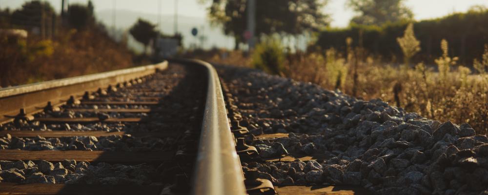 Uppdraget inkluderar bland annat spårbyte och ballastrening. Foto: ricardo resende unsplash