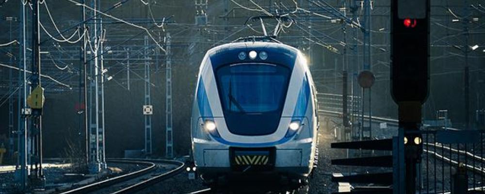 Transportstyrelsens årliga säkerhetsrapport redogör för nivån och utvecklingen av säkerheten på svensk järnväg. Foto: Adobe Stock