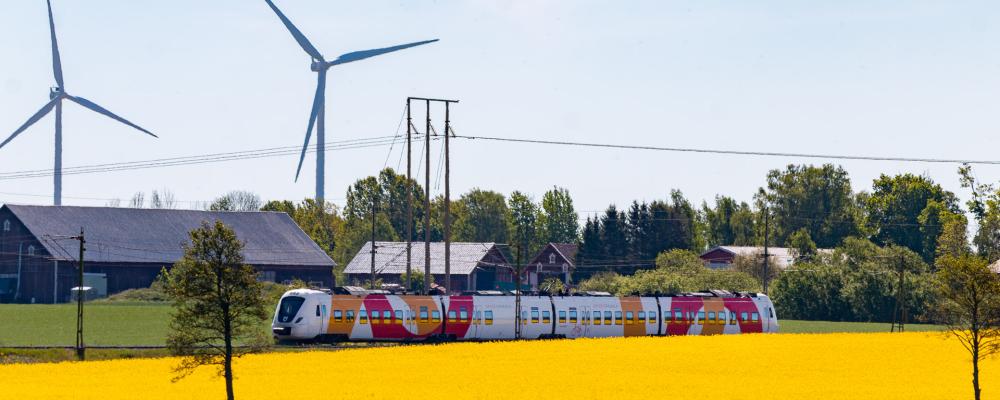 Östgötapendeln söder om Motala. Foto: Östgötatrafiken