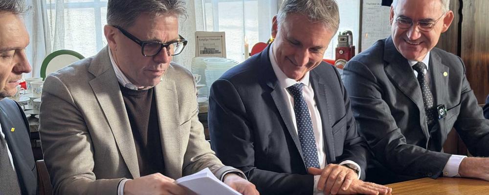 Kontraktsskrivningen ägde rum i Vagnhärad där representanter från Trafikverket och entreprenörerna samlades. Foto: Infrakraft