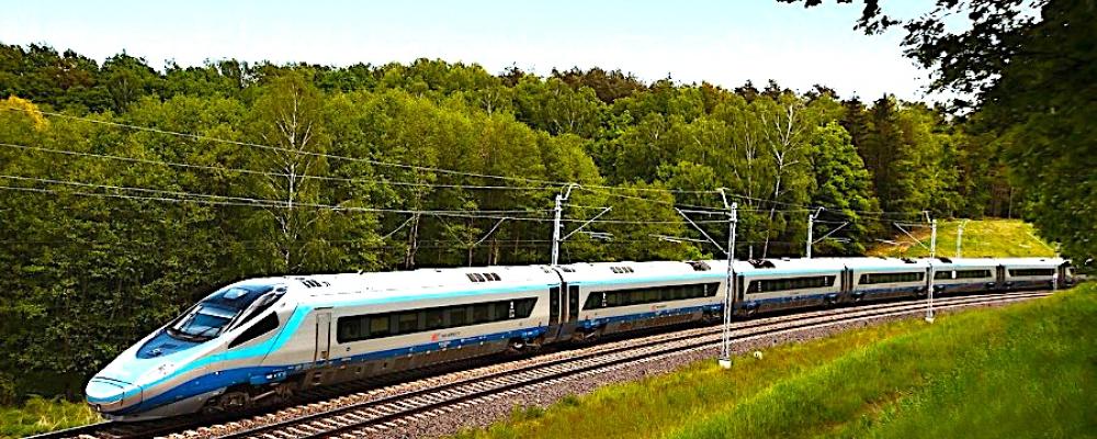 Polska järnvägsbolaget PKP Intercity meddelar stora förändringar i hösttidtabellen och lanserar nya förbindelser samt rekordkorta restider mellan större städer i Polen. Från och med den 1 september kan resenärerna räkna med snabbare och mer bekväma resor, tack vare mångåriga investeringar i modernisering av järnvägsinfrastrukturen och inköp av moderna tåg. Dessutom startar 7 dagliga tåg mellan Berlin och Warszawa från december 2025. Foto: PKP