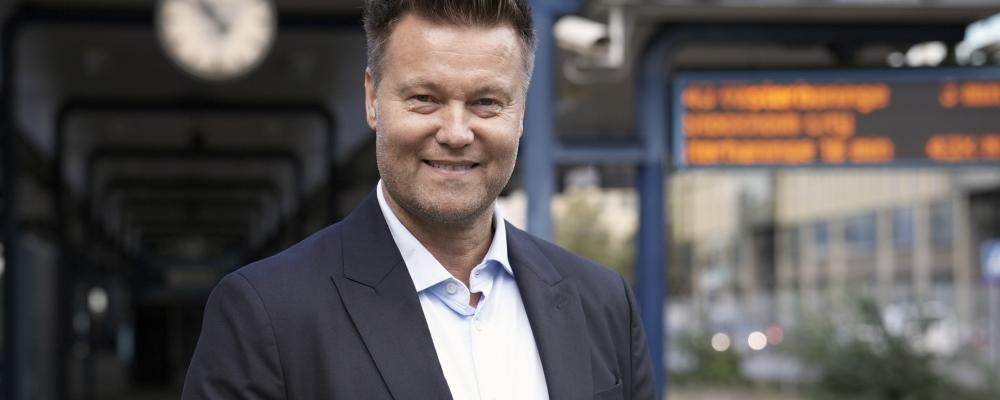 – Trenden för punktligheten är stigande hittills i år. I mars kom resenärerna på nio av tio tåg fram i tid inom fem minuter och vi jobbar för att det ska bli ännu fler. Dessutom har det aldrig någonsin tidigare gått så många persontåg under en månad – en tydlig ökning jämfört med för tio år sedan, säger Thomas Andersson, avdelningschef Trafikverket. Foto: Trafikverket