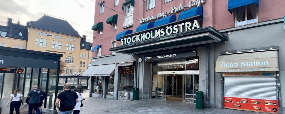 Flera personer uttryckte synpunkter och frågor kring nedläggningen av station Stockholms östra. Många ställde sig kritiska till beslutet och ett tydligt motstånd mot avvecklingen framkom i flera yttranden. Foto: Stina Wickenberg