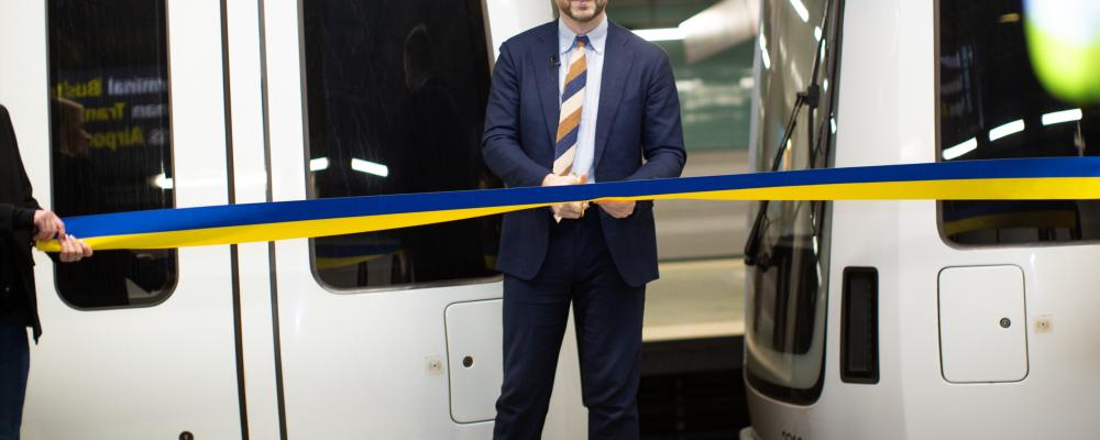 Trafikregionrådet Jakop Dalunde vid namngivningscermonin på Liljeholmens tunnelbanestation. Foto: SL