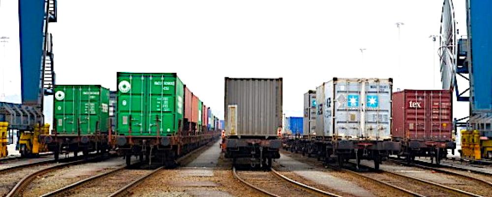 EU utvecklar nya lösningar för att möjliggöra digitala, sömlösa informationsflöden i transportkorridorer. Det är en avgörande nyckel till morgondagens effektiva och hållbara transporter. Foto: Trafikverket