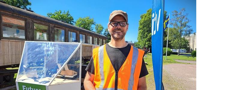 Nu kör vi. Projektledaren och VTI-forskaren Tomas Rosberg strax innan fältförsöken i Vadstena drog igång. Foto: Mikael Sönne