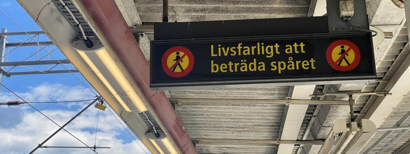 "Förbjudet beträda spåret" . Foto: Stina Wickenberg