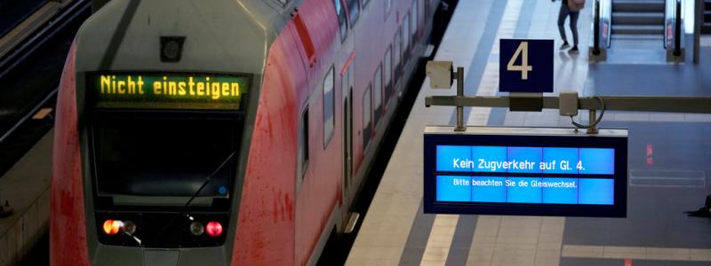 Michael Sohn/AP/TT: Ingen påstigning. Hundratals tåg påverkas av den tyska lokförarstrejken.