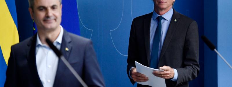 Erik Simander/TT: Näringsminister Ibrahim Baylan (t.v.) och miljö- och klimatminister Per Bolund (MP). Arkivbild.