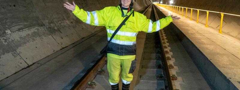 Terje Pedersen/NTB/TT: Projektledaren Anne Kathrine Kalager visar stolt upp den nya tunneln.