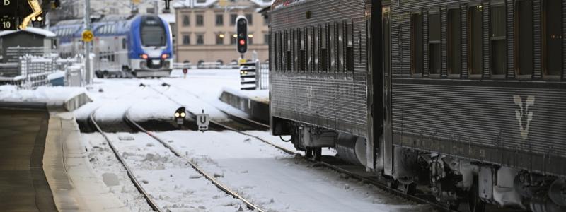 Jessica Gow/TT: Historiskt sett är februari en tuff månad för tågen, då vädret sliter på tågen. Arkiv.