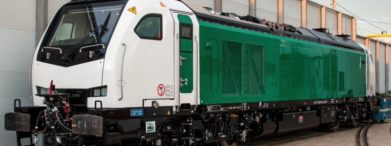 Lokomotivet är tvåaxlat med dubbelhytt är baserat på Stadlers EuroLight-design. Foto: Stadler