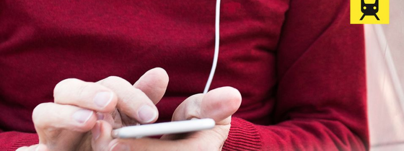 Informationen i appen uppdateras samtidigt som skyltarna på stationen vid eventuella avvikelser som förseningar eller spårändringar. Foto: Mostphotos