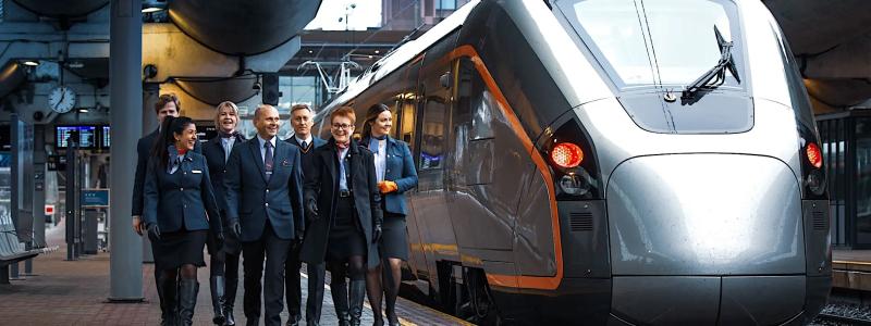 En extern finansiell rådgivare har rekommenderat fusionen mellan Vy och Flytoget, och betonar att sammanslagningen kommer att ge bättre tjänster för resenärerna och samtidigt stärka statens tillgångar. Planen är att använda kapaciteten som Flytoget i dag nyttjar för att stärka Vy:s tågtrafik i hela Østlandet. Foto: Flytoget