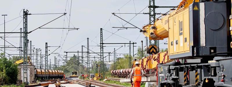 Godstågsoperatörerna uppmanar DB, den federala regeringen och delstaten Niedersachsen att anpassa sina planer för att möta järnvägsbranschens behov och stödja transportomställningen. Denna uppmaning understryker vikten av att snabbt och effektivt genomföra renoveringen av det tyska järnvägsnätet för att säkra dess framtid och bidra till klimatmålen. Foto: Deutsche Bahn