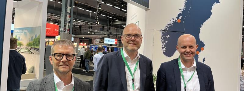 Thomas Mollerup, vd för Aarsleff Rail Danmark, Håkan Nyman vd för Aarsleff Rail Sverige och Søren Husted, avdelningsdirektör för Tvärgående samarbeten fanns på plats i Aarsleff Rails monter under Train & Rail och berättade om företagets skandinaviska satsning.