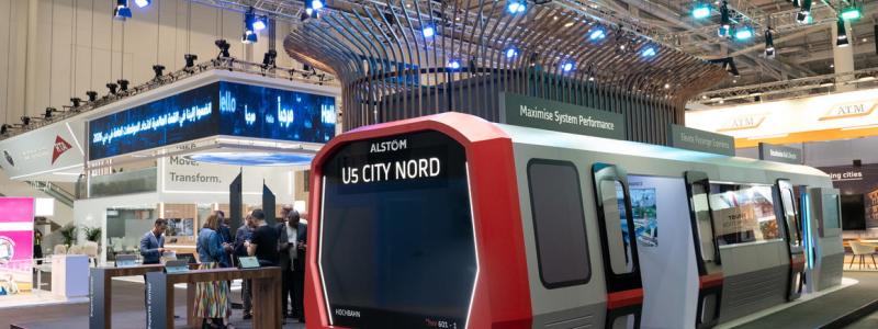 Alstoms monter på UITP Summit 2025 med en modell av det nya tunnelbanetåget DT6 för U-Bahn. Foto: Alstom