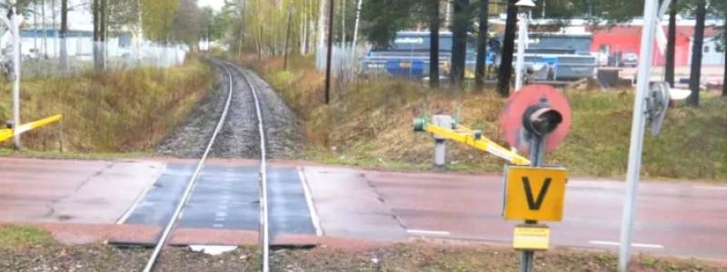 Projektet innebär att den drygt tre kilometer långa järnvägssträckan mellan Mora Strand och Lomsmyren elektrifieras. Foto: Trafikverket
