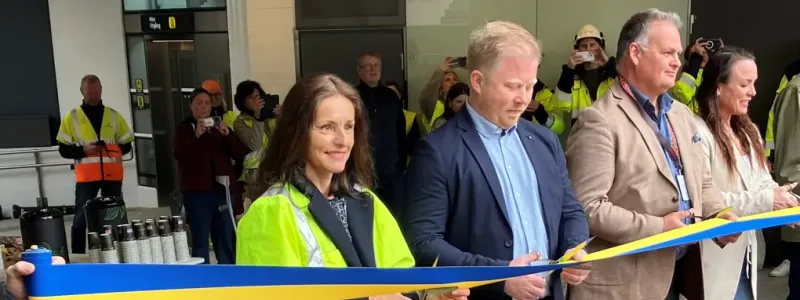 Från vänster till höger i bild: Trafikverkets överdirektör Francisca Ramsberg, Trafikverkets projektledare Niklas Gunnarsson, Jernhusens regionchef Michael Dahlgren samt kommunstyrelsens ordförande Linda Nilsson. Foto: Roger Falk, Trafikverket