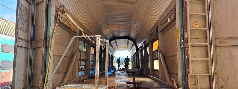 Bilvagn genomgår underhåll. Foto: Mantena