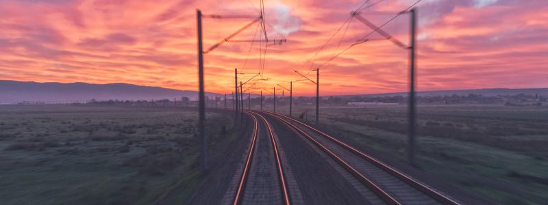 Nu pågår arbetet med att ta fram en järnvägsplan för nytt mötesspår i området Bredåkra - Kallinge i Ronneby kommun. Foto: konstantin planinski/unsplash