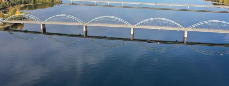 Det västra alternativet passerar Luleälven inom detta område, på bilden syns gamla gäddviksbron och E4-bron över Luleälven. Foto: Trafikverket