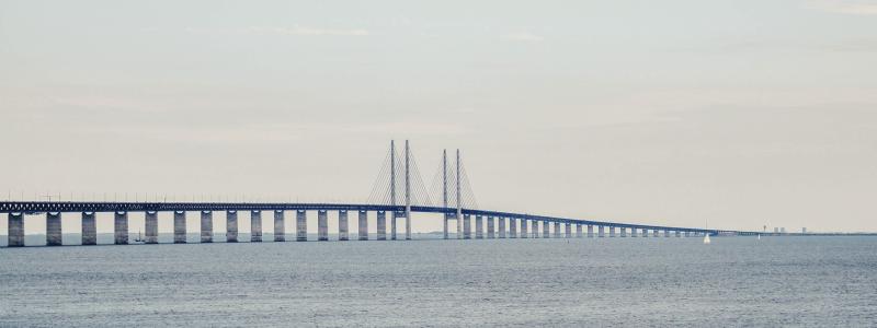 Rapporten lyfter vikten av att integrera turismfrågor i samhällsplaneringen och att se besöksnäringen som en strategisk del av regional utveckling. Behovet av långsiktiga investeringar i järnvägskapacitet och samordning över Öresund understryks. Foto: Simon Larsen