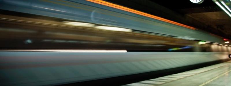 På Öresundsbron har fiberinstallationer redan genomförts medan de första byggnationerna i Norge och Sverige startar under andra kvartalet 2026. Foto: Trafikverket