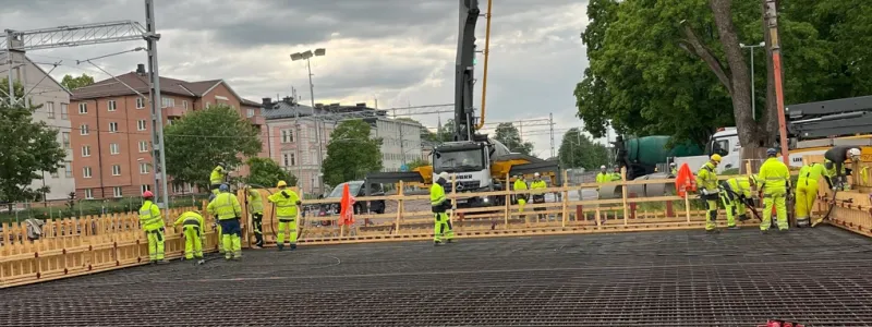 Gjutningen av den nya bron vid S:t Olofsgatan var den första större gjutningen i projektet. Foto: Trafikverket