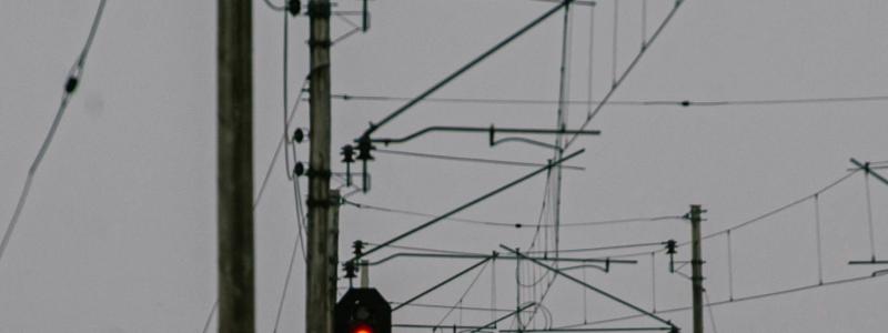 Sträckan Grillby–Enköping är också lämplig för att testa det nya kontaktledningssystemet SYT 21/27, som är utvecklat för höghastighetståg upp till 320 km/h. Foto: daniel Stiel/Unsplash