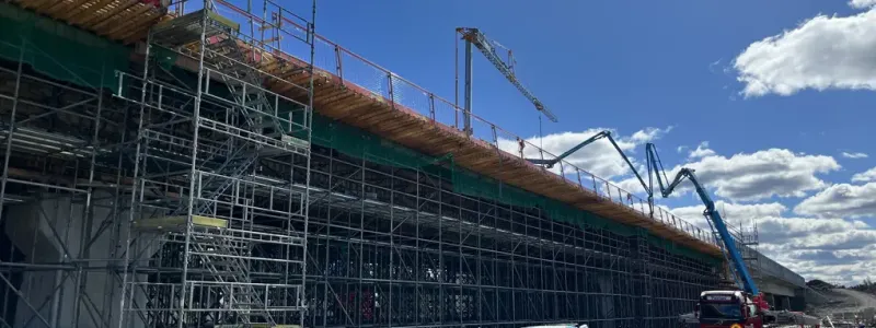 Cirka 1 300 kubikmeter betong användes i arbetet, som pågick dygnet runt. Foto: Trafikverket