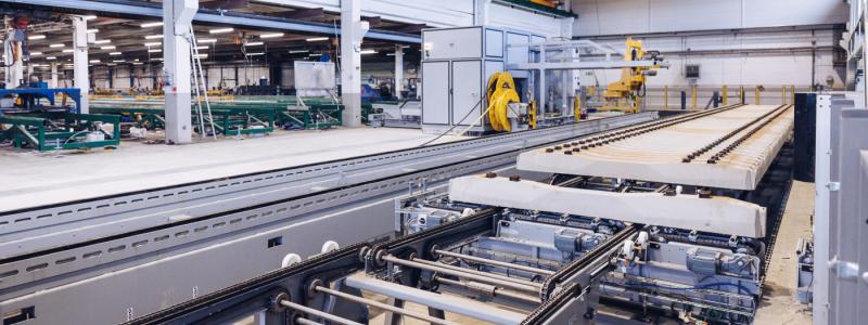 2024 gjordes en stor ombyggnad i Vislanda S-fabriken för tillverkning av huvudspårsliprar och nu gör det nya avtalet att produktionen av växelspårsliprar uppdateras och får större kapacitet. Foto: Heidelberg Materials