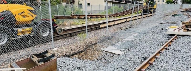 De gamla spåren läggs på plats igen. Bild: Region Stockholm