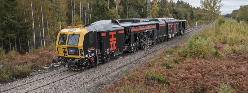 2020 köpte Infrakraft in en spårriktare, nu utökas stallet med två ytterligare maskiner. Foto: Infrakraft