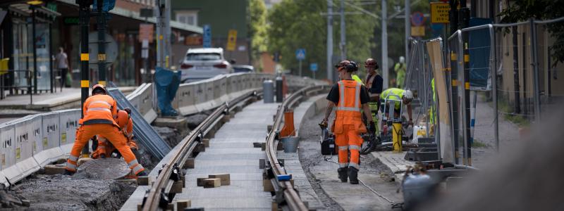 Arbete på Tvärbanan i Gröndal, Stockholm. Foto: Infranord