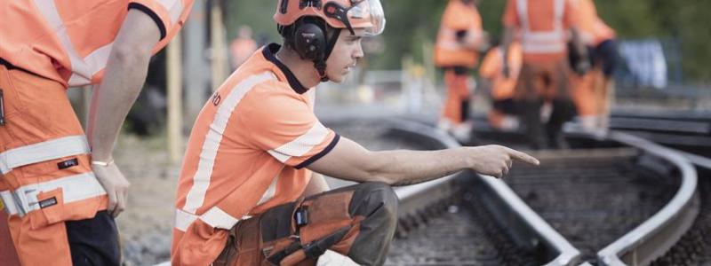Järnvägstekniker. Foto: Infranord